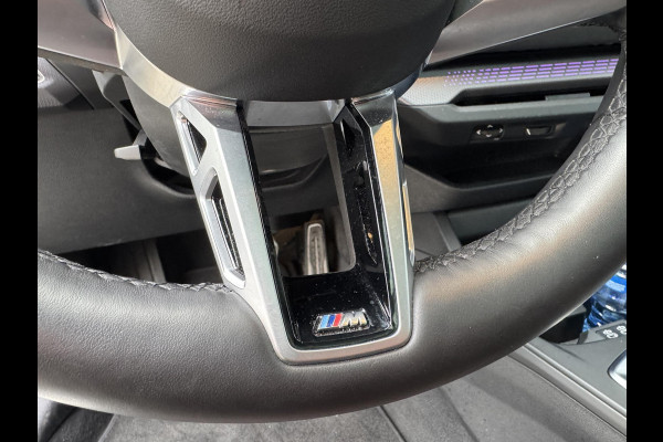 BMW 1-serie 120i High Executive M Sport Pakket Automaat / Panoramadak / Head-Up Display / Live Cockpit Professional / Comfort Access / Adaptief M Onderstel / Sportstoelen / Adaptieve LED-koplamp / Driving Assistant / 19 Inch / Stoelverwarming / M Sportremsysteem