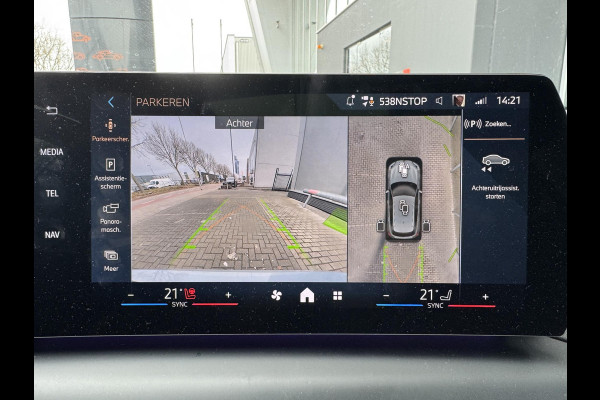 BMW 1-serie 120i High Executive M Sport Pakket Automaat / Panoramadak / Head-Up Display / Live Cockpit Professional / Comfort Access / Adaptief M Onderstel / Sportstoelen / Adaptieve LED-koplamp / Driving Assistant / 19 Inch / Stoelverwarming / M Sportremsysteem