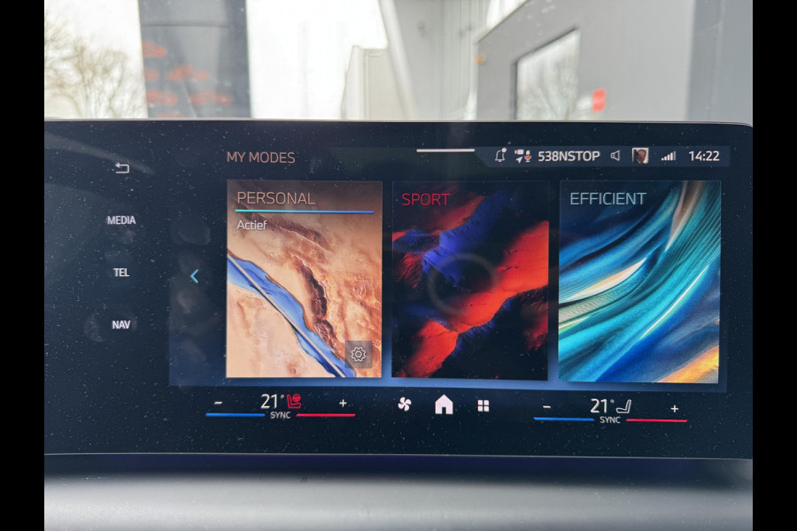 BMW 1-serie 120i High Executive M Sport Pakket Automaat / Panoramadak / Head-Up Display / Live Cockpit Professional / Comfort Access / Adaptief M Onderstel / Sportstoelen / Adaptieve LED-koplamp / Driving Assistant / 19 Inch / Stoelverwarming / M Sportremsysteem