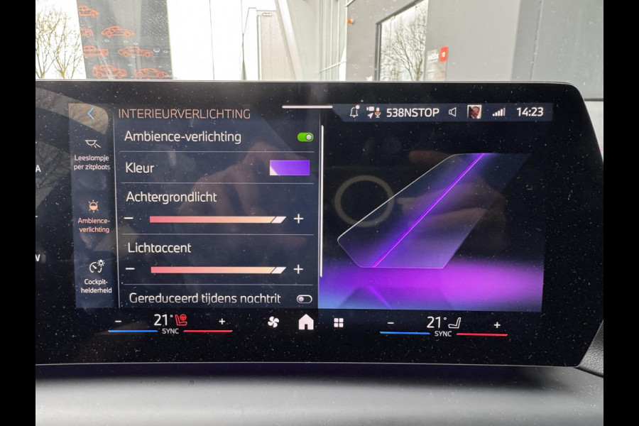 BMW 1-serie 120i High Executive M Sport Pakket Automaat / Panoramadak / Head-Up Display / Live Cockpit Professional / Comfort Access / Adaptief M Onderstel / Sportstoelen / Adaptieve LED-koplamp / Driving Assistant / 19 Inch / Stoelverwarming / M Sportremsysteem