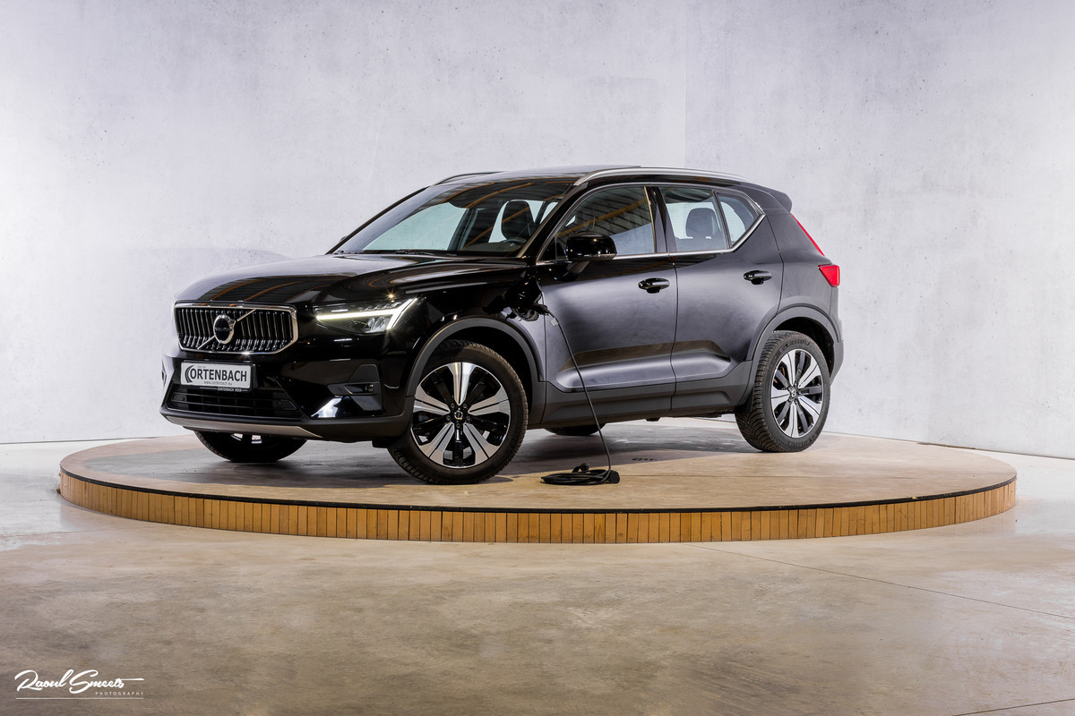 Volvo XC40 1.5 T4 Plug-in hybrid Ultimate Bright | Panorama dak | Zwenkbare trekhaak | Adaptieve cruise | Memory | Blis |
