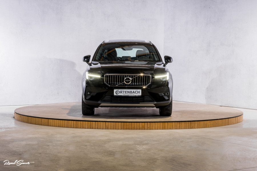 Volvo XC40 1.5 T4 Plug-in hybrid Ultimate Bright | Panorama dak | Zwenkbare trekhaak | Adaptieve cruise | Memory | Blis |