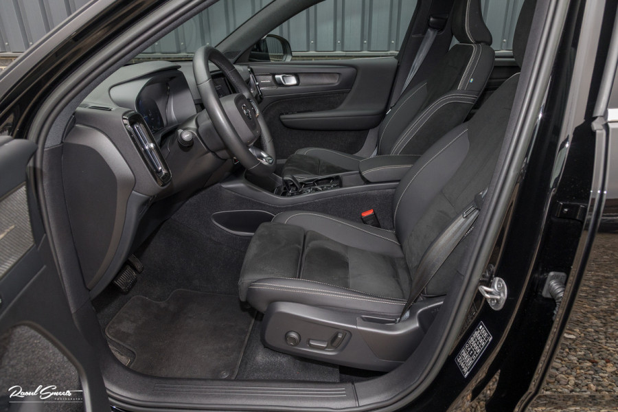 Volvo XC40 1.5 T4 Plug-in hybrid Ultimate Bright | Panorama dak | Zwenkbare trekhaak | Adaptieve cruise | Memory | Blis |