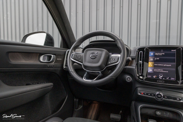 Volvo XC40 1.5 T4 Plug-in hybrid Ultimate Bright | Panorama dak | Zwenkbare trekhaak | Adaptieve cruise | Memory | Blis |