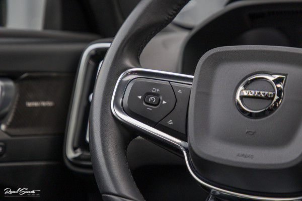 Volvo XC40 1.5 T4 Plug-in hybrid Ultimate Bright | Panorama dak | Zwenkbare trekhaak | Adaptieve cruise | Memory | Blis |