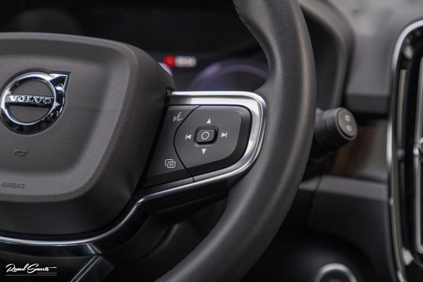 Volvo XC40 1.5 T4 Plug-in hybrid Ultimate Bright | Panorama dak | Zwenkbare trekhaak | Adaptieve cruise | Memory | Blis |