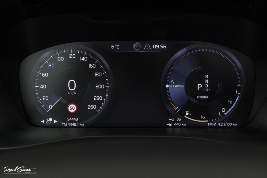 Volvo XC40 1.5 T4 Plug-in hybrid Ultimate Bright | Panorama dak | Zwenkbare trekhaak | Adaptieve cruise | Memory | Blis |