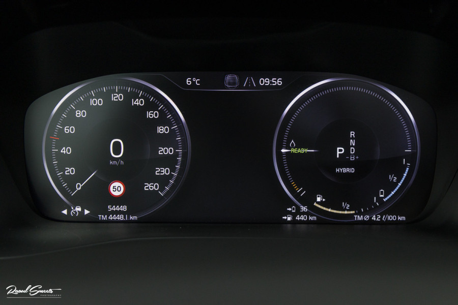 Volvo XC40 1.5 T4 Plug-in hybrid Ultimate Bright | Panorama dak | Zwenkbare trekhaak | Adaptieve cruise | Memory | Blis |