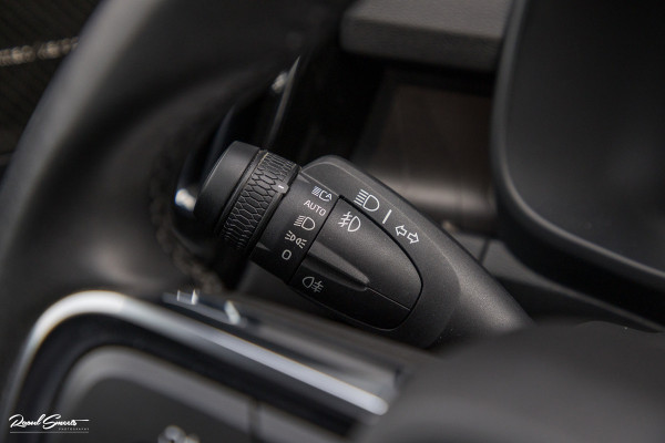 Volvo XC40 1.5 T4 Plug-in hybrid Ultimate Bright | Panorama dak | Zwenkbare trekhaak | Adaptieve cruise | Memory | Blis |