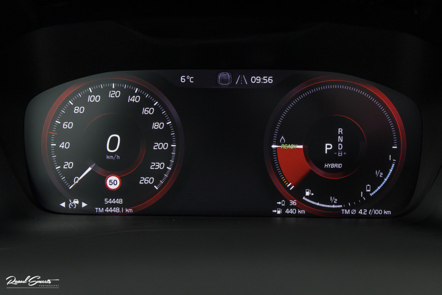 Volvo XC40 1.5 T4 Plug-in hybrid Ultimate Bright | Panorama dak | Zwenkbare trekhaak | Adaptieve cruise | Memory | Blis |