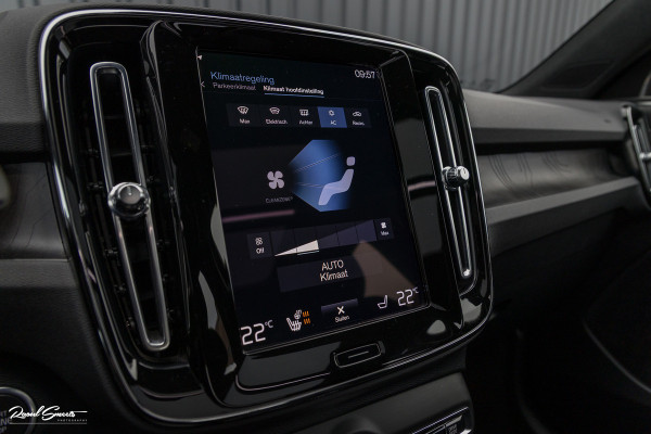 Volvo XC40 1.5 T4 Plug-in hybrid Ultimate Bright | Panorama dak | Zwenkbare trekhaak | Adaptieve cruise | Memory | Blis |