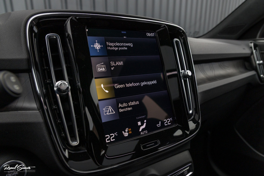 Volvo XC40 1.5 T4 Plug-in hybrid Ultimate Bright | Panorama dak | Zwenkbare trekhaak | Adaptieve cruise | Memory | Blis |