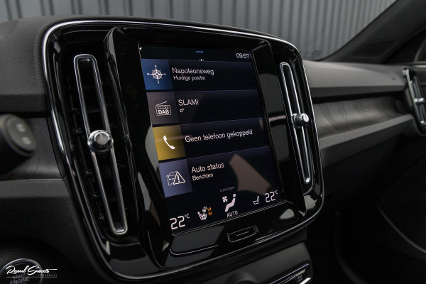 Volvo XC40 1.5 T4 Plug-in hybrid Ultimate Bright | Panorama dak | Zwenkbare trekhaak | Adaptieve cruise | Memory | Blis |