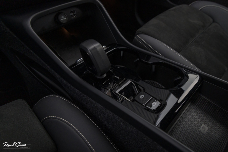 Volvo XC40 1.5 T4 Plug-in hybrid Ultimate Bright | Panorama dak | Zwenkbare trekhaak | Adaptieve cruise | Memory | Blis |