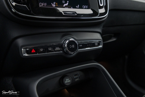 Volvo XC40 1.5 T4 Plug-in hybrid Ultimate Bright | Panorama dak | Zwenkbare trekhaak | Adaptieve cruise | Memory | Blis |