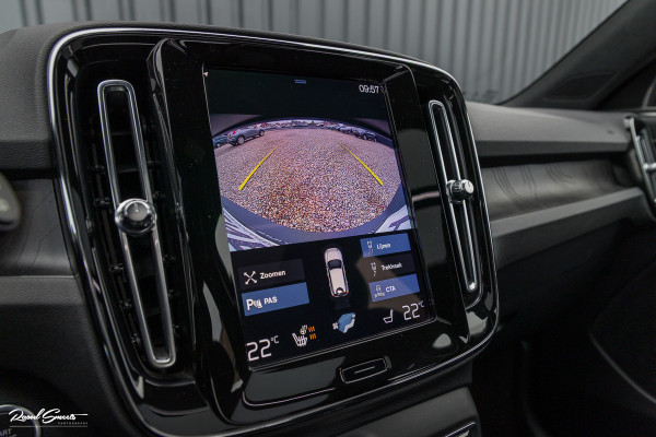 Volvo XC40 1.5 T4 Plug-in hybrid Ultimate Bright | Panorama dak | Zwenkbare trekhaak | Adaptieve cruise | Memory | Blis |