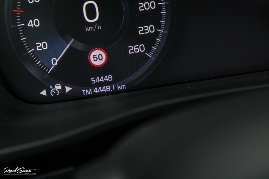 Volvo XC40 1.5 T4 Plug-in hybrid Ultimate Bright | Panorama dak | Zwenkbare trekhaak | Adaptieve cruise | Memory | Blis |