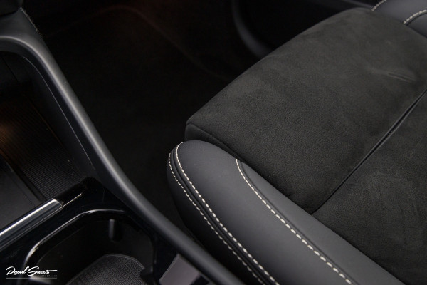 Volvo XC40 1.5 T4 Plug-in hybrid Ultimate Bright | Panorama dak | Zwenkbare trekhaak | Adaptieve cruise | Memory | Blis |