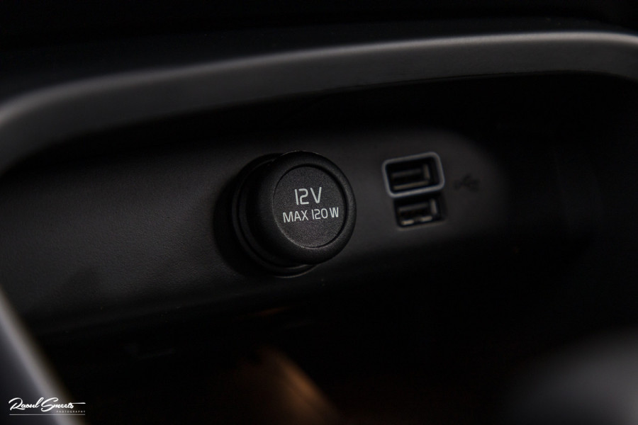 Volvo XC40 1.5 T4 Plug-in hybrid Ultimate Bright | Panorama dak | Zwenkbare trekhaak | Adaptieve cruise | Memory | Blis |