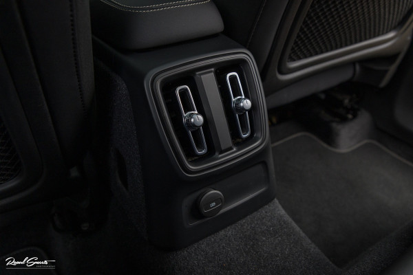 Volvo XC40 1.5 T4 Plug-in hybrid Ultimate Bright | Panorama dak | Zwenkbare trekhaak | Adaptieve cruise | Memory | Blis |