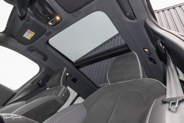 Volvo XC40 1.5 T4 Plug-in hybrid Ultimate Bright | Panorama dak | Zwenkbare trekhaak | Adaptieve cruise | Memory | Blis |