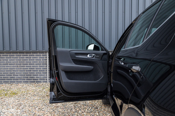 Volvo XC40 1.5 T4 Plug-in hybrid Ultimate Bright | Panorama dak | Zwenkbare trekhaak | Adaptieve cruise | Memory | Blis |
