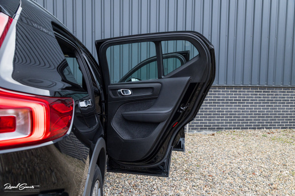 Volvo XC40 1.5 T4 Plug-in hybrid Ultimate Bright | Panorama dak | Zwenkbare trekhaak | Adaptieve cruise | Memory | Blis |