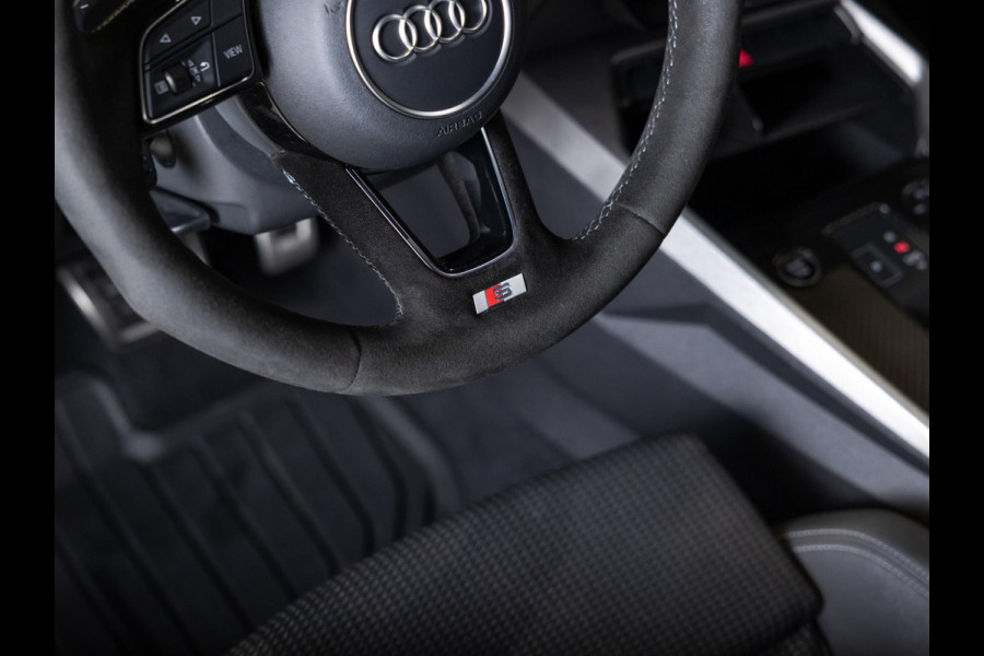 Audi A3 Sportback 35 TFSI S edition / 150pk / Adaptieve cruise control / Alcantara stuurwiel /