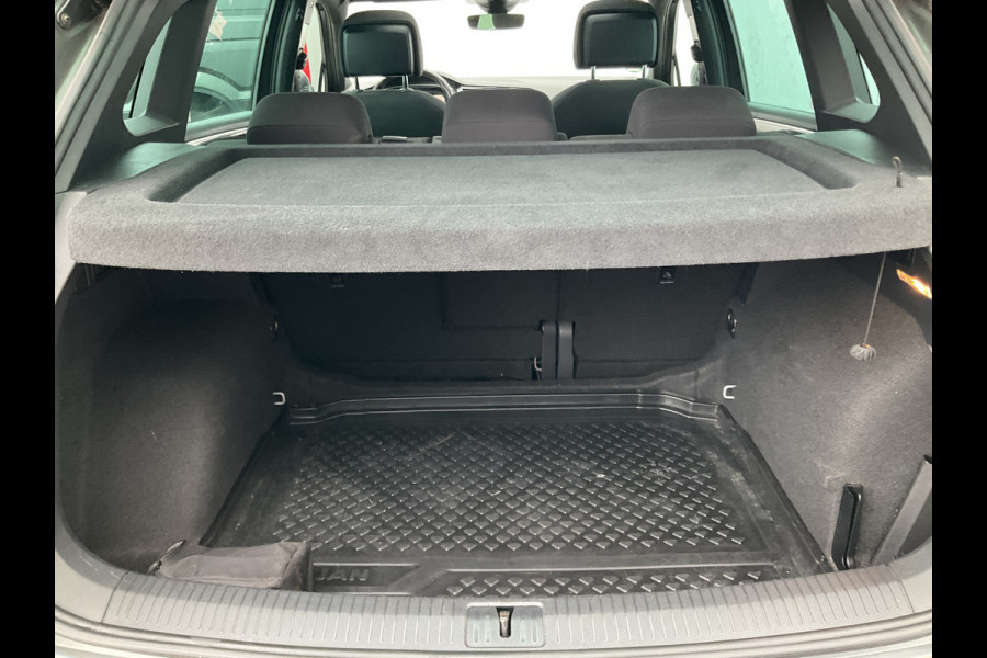 Volkswagen Tiguan 1.5 TSI ACT R-Line CarplayComfortline Business