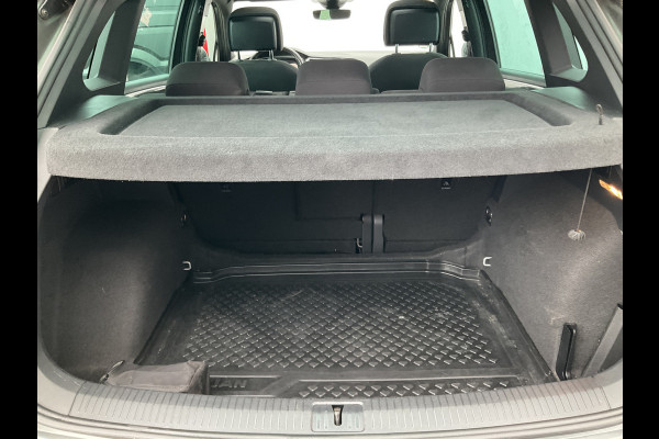 Volkswagen Tiguan 1.5 TSI ACT R-Line CarplayComfortline Business