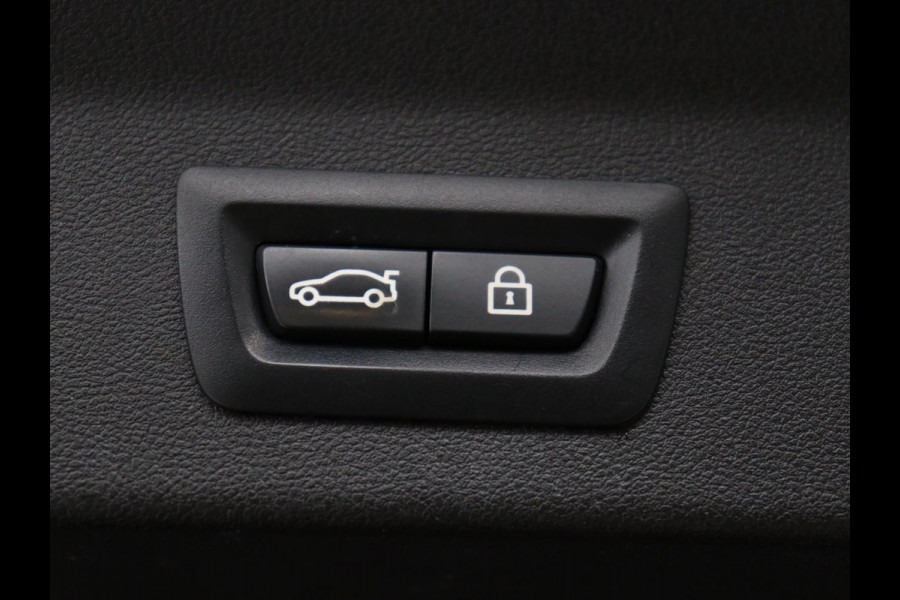BMW X3 xDrive20i High Executive | M Sport | 1e eigenaar | Head-Up | Leder | Trekhaak | Stoelverwarming | Harman/Kardon | Camera | Keyless | Adaptive Drive | Sfeerverlichting | Full LED | Sportstoelen