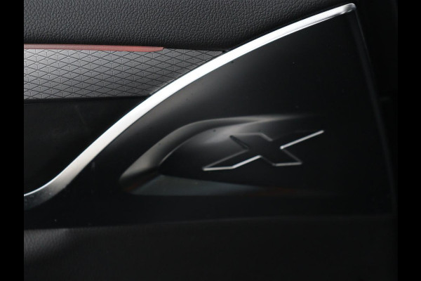 BMW X3 xDrive20i High Executive | M Sport | 1e eigenaar | Head-Up | Leder | Trekhaak | Stoelverwarming | Harman/Kardon | Camera | Keyless | Adaptive Drive | Sfeerverlichting | Full LED | Sportstoelen