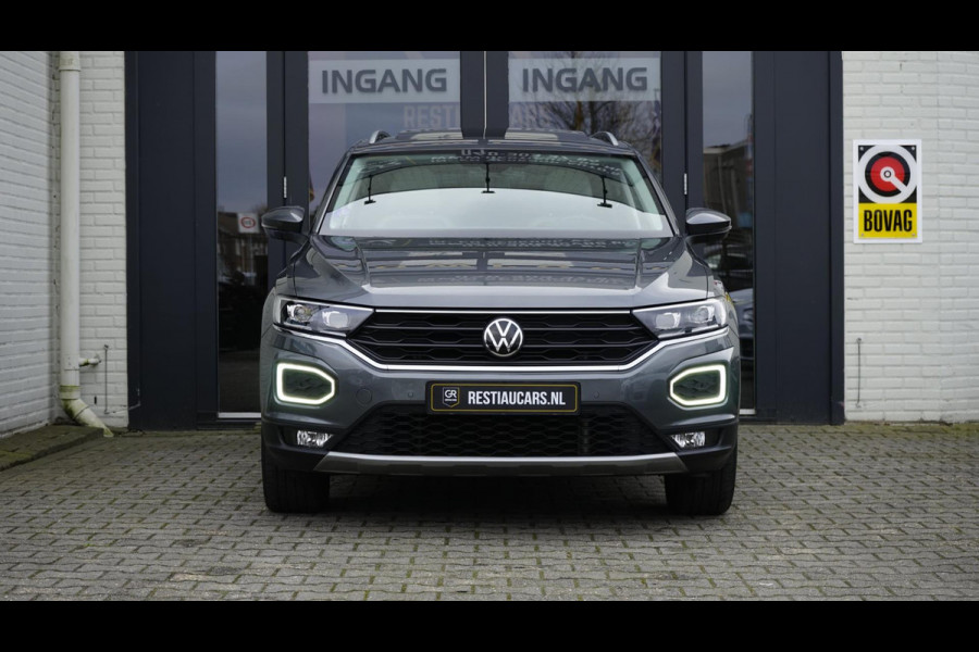 Volkswagen T-Roc 1.5 TSI Sport AUTOMAAT-ACC-CAMERA-CLIMA-FULL LED-KEYLESS-NAVIGATIE-PANORAMA-VIRTUEEL-VOLLEDER-STOELVERWARMING