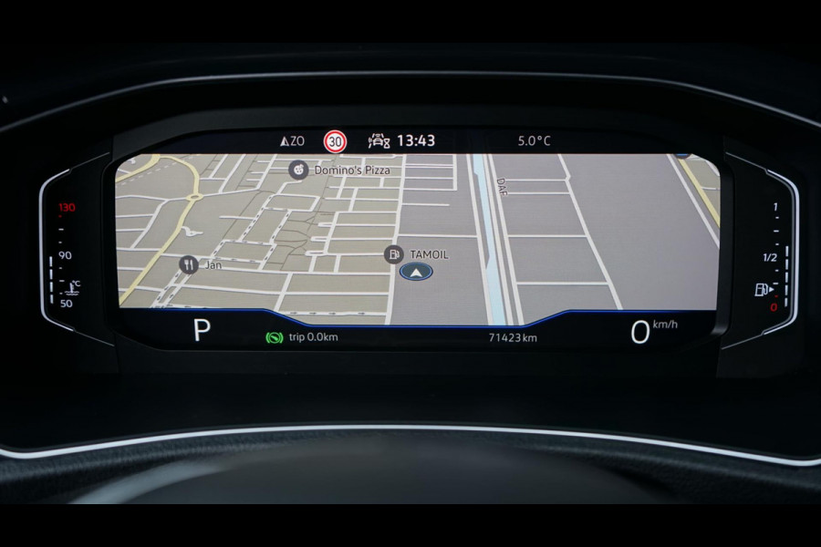 Volkswagen T-Roc 1.5 TSI Sport AUTOMAAT-ACC-CAMERA-CLIMA-FULL LED-KEYLESS-NAVIGATIE-PANORAMA-VIRTUEEL-VOLLEDER-STOELVERWARMING