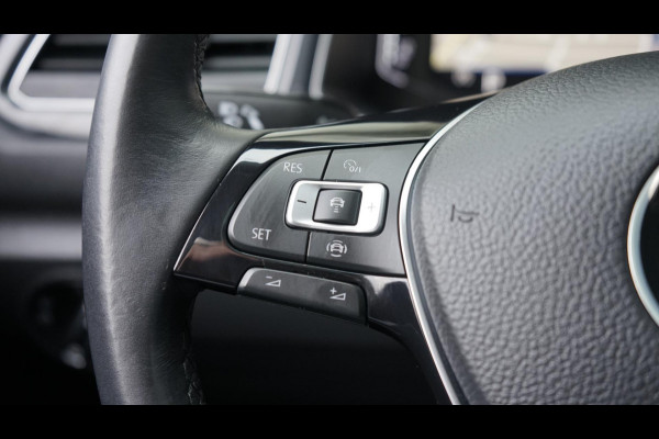 Volkswagen T-Roc 1.5 TSI Sport AUTOMAAT-ACC-CAMERA-CLIMA-FULL LED-KEYLESS-NAVIGATIE-PANORAMA-VIRTUEEL-VOLLEDER-STOELVERWARMING