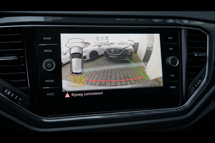 Volkswagen T-Roc 1.5 TSI Sport AUTOMAAT-ACC-CAMERA-CLIMA-FULL LED-KEYLESS-NAVIGATIE-PANORAMA-VIRTUEEL-VOLLEDER-STOELVERWARMING