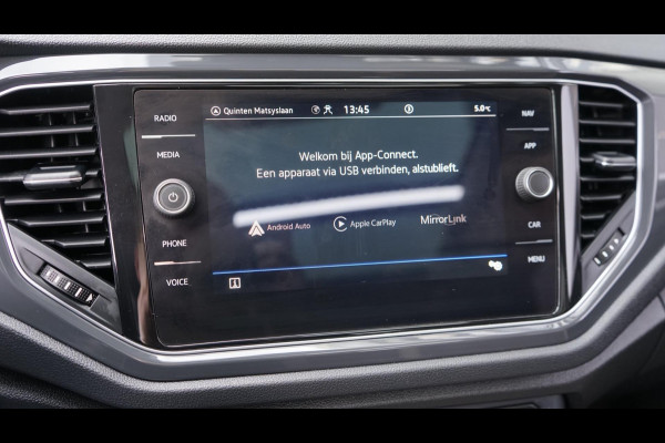 Volkswagen T-Roc 1.5 TSI Sport AUTOMAAT-ACC-CAMERA-CLIMA-FULL LED-KEYLESS-NAVIGATIE-PANORAMA-VIRTUEEL-VOLLEDER-STOELVERWARMING