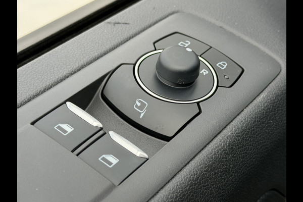 Ford Transit Custom 320 2.0 TDCI L2H1 Limited / Next Level Edition  / trekhaak / BPM VRIJ