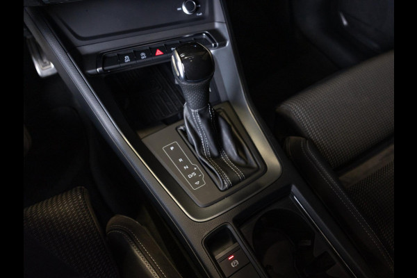Audi Q3 40 TFSI quattro S Line edition one / 190pk / Trekhaak / Panorama dak / Stoelverwarming /