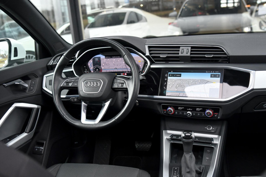 Audi Q3 Sportback 45 TFSI e S-Line. Pano, ACC, Dodeh, Camera, 20''!