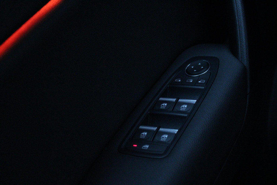 Renault Captur 1.3 TCe 130PK AUTOMAAT INTENS | APPLE CARPLAY/ANDROID AUTO | STOEL VERWARMING | NAVIGATIE | FULL LED KOPLAMPEN | ADAPTIVE CRUISE CONTROL | ACHTERUITRIJ CAMERA | LICHTMETALEN VELGEN 17" | DODEHOEK DETECTIE | PARKEERSENSOREN VOOR + ACHTER | DAB+ RADIO | CLIMATE CONTROL | KEYLESS ENTRY/START |