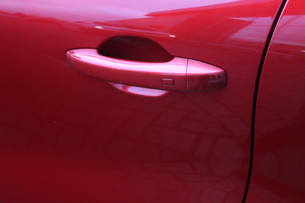 Renault Captur 1.3 TCe 130PK AUTOMAAT INTENS | APPLE CARPLAY/ANDROID AUTO | STOEL VERWARMING | NAVIGATIE | FULL LED KOPLAMPEN | ADAPTIVE CRUISE CONTROL | ACHTERUITRIJ CAMERA | LICHTMETALEN VELGEN 17" | DODEHOEK DETECTIE | PARKEERSENSOREN VOOR + ACHTER | DAB+ RADIO | CLIMATE CONTROL | KEYLESS ENTRY/START |