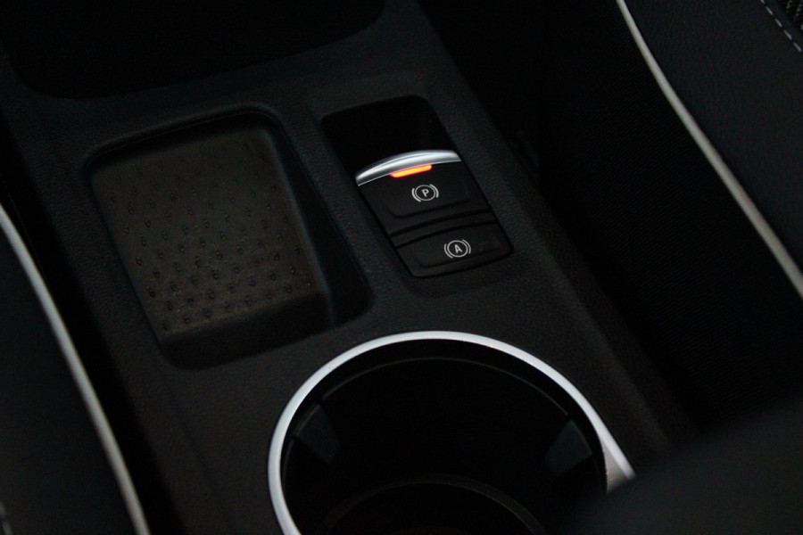 Renault Captur 1.3 TCe 130PK AUTOMAAT INTENS | APPLE CARPLAY/ANDROID AUTO | STOEL VERWARMING | NAVIGATIE | FULL LED KOPLAMPEN | ADAPTIVE CRUISE CONTROL | ACHTERUITRIJ CAMERA | LICHTMETALEN VELGEN 17" | DODEHOEK DETECTIE | PARKEERSENSOREN VOOR + ACHTER | DAB+ RADIO | CLIMATE CONTROL | KEYLESS ENTRY/START |