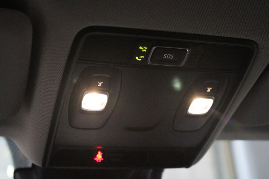 Renault Captur 1.3 TCe 130PK AUTOMAAT INTENS | APPLE CARPLAY/ANDROID AUTO | STOEL VERWARMING | NAVIGATIE | FULL LED KOPLAMPEN | ADAPTIVE CRUISE CONTROL | ACHTERUITRIJ CAMERA | LICHTMETALEN VELGEN 17" | DODEHOEK DETECTIE | PARKEERSENSOREN VOOR + ACHTER | DAB+ RADIO | CLIMATE CONTROL | KEYLESS ENTRY/START |