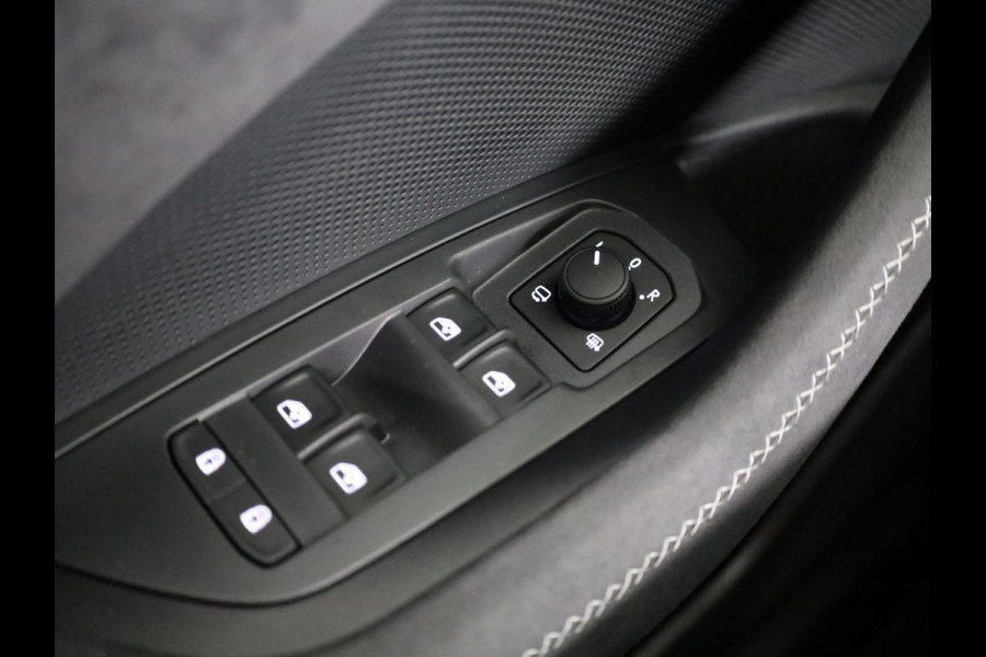 Škoda Kodiaq Sportline Business PHEV 1.5 TSI 204 pk 6 versn. DSG | Blind Spot | Adaptive Cruise | Stoelverwarming | Camera | Light & View