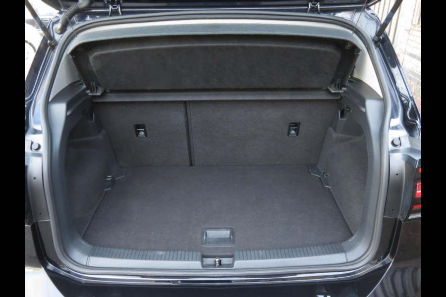 Volkswagen T-Cross 1.0 TSI Life | APPLE CARPLAY | LM VELGEN | DAB+ | ADAPTIVE CRUISE CONTROL | PARKEERSENSORS | BLIND SPOT |