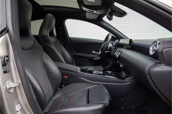 Mercedes-Benz CLA-Klasse 180 AMG Nightpakket, Pano, Widescreen, Sfeerverlichting, Camera 2020