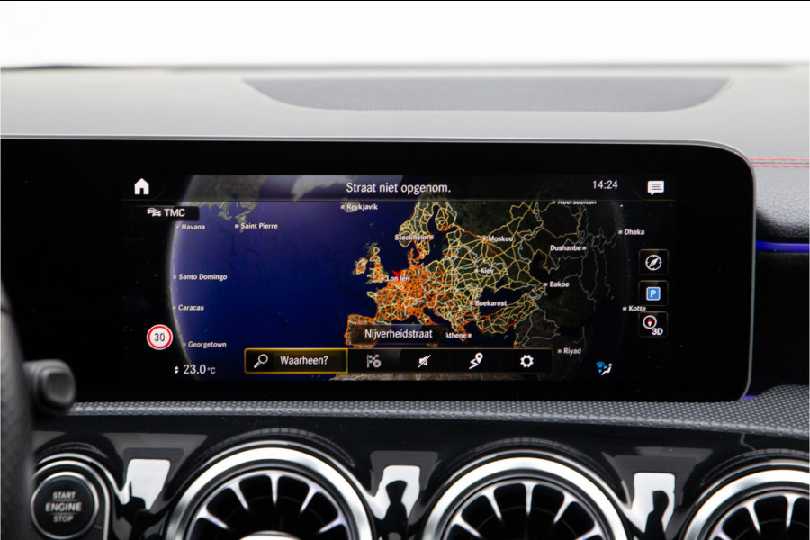 Mercedes-Benz CLA-Klasse 180 AMG Nightpakket, Pano, Widescreen, Sfeerverlichting, Camera 2020