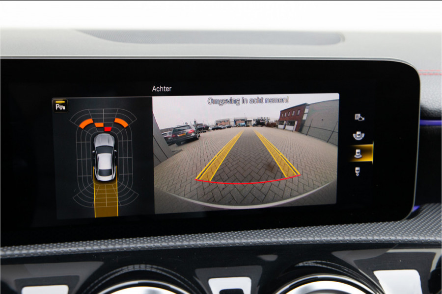 Mercedes-Benz CLA-Klasse 180 AMG Nightpakket, Pano, Widescreen, Sfeerverlichting, Camera 2020