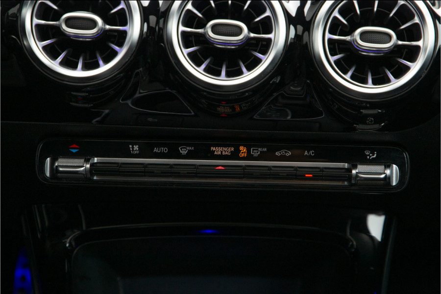 Mercedes-Benz CLA-Klasse 180 AMG Nightpakket, Pano, Widescreen, Sfeerverlichting, Camera 2020